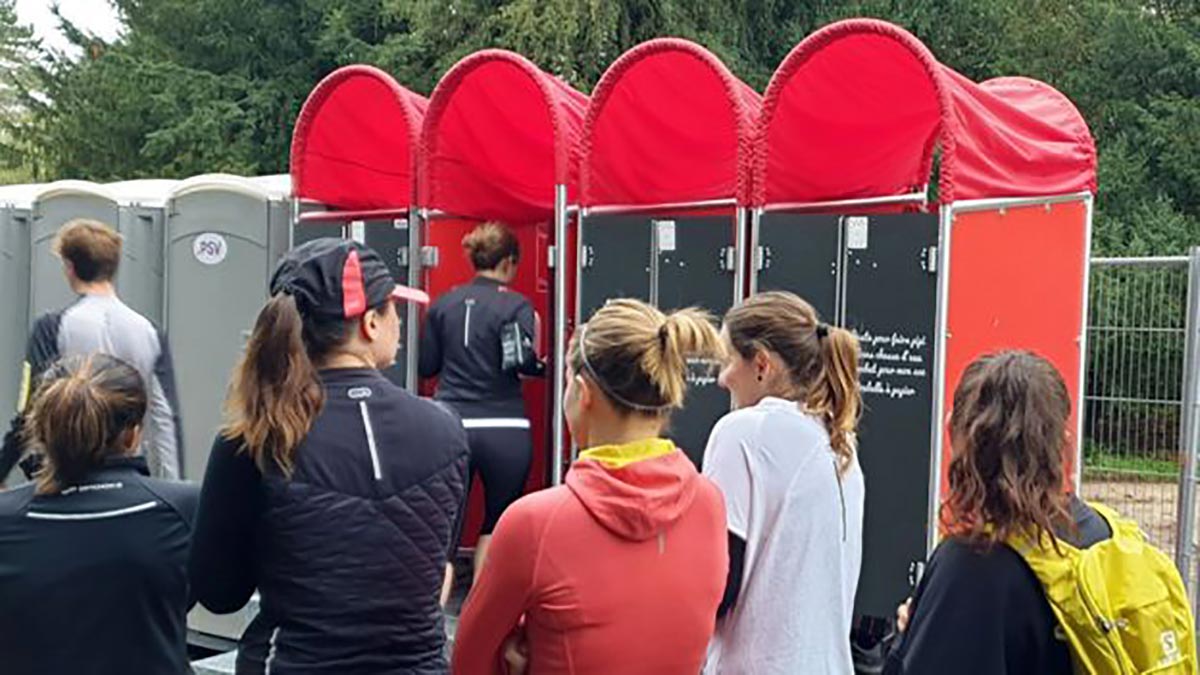 MadamePee espère que les urinoirs pour femmes permettront de raccourcir les files d'attente lors d'événements tels que les festivals et les marathons.
