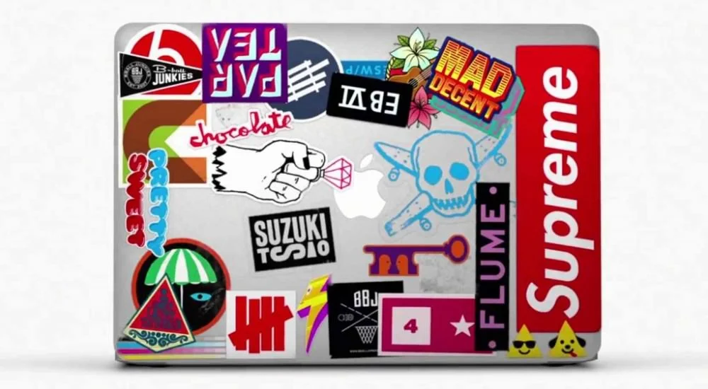 Les stickers au coeur de la nouvelle campagne de pub du Macbook