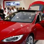 La Tesla modèle S se vend en France à partir de 65 000 euros, bonus écologique compris.