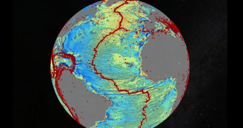 Carte des fonds marins de l'Atlantique Nord, Les points rouges représentent les séismes > 5,5 sur l'échelle de Richter.
