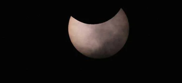 Éclipse solaire vue depuis les îles Féroé et le Svalbard