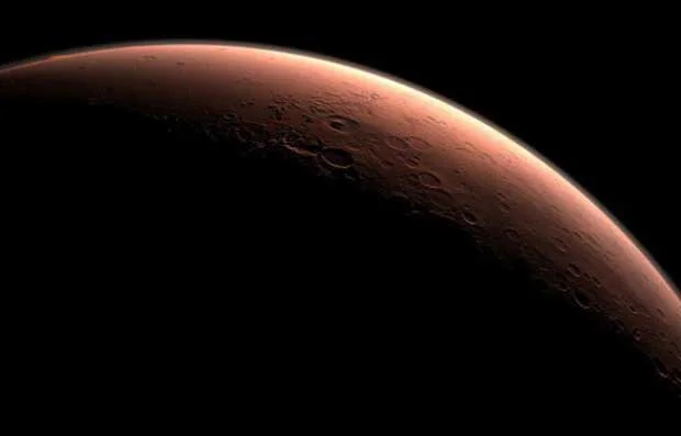 De mystérieux nuages de poussière et des aurores boréales détectés sur Mars