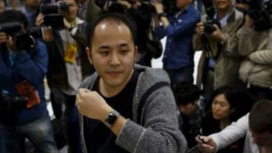 Yuichiro Masui, le premier client ce vendredi à se procurer l'Apple Watch dans un magasin du quartier Omotasando, à Tokyo.