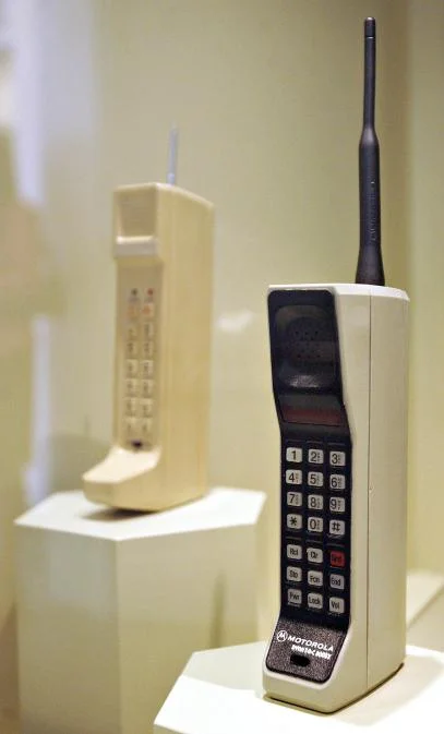 37. Motorola Dynatac 8000x