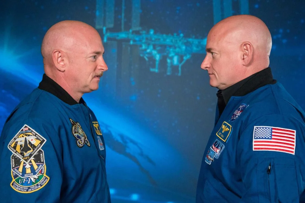 Mark Kelly, à gauche, et son frère jumeau, Scott.