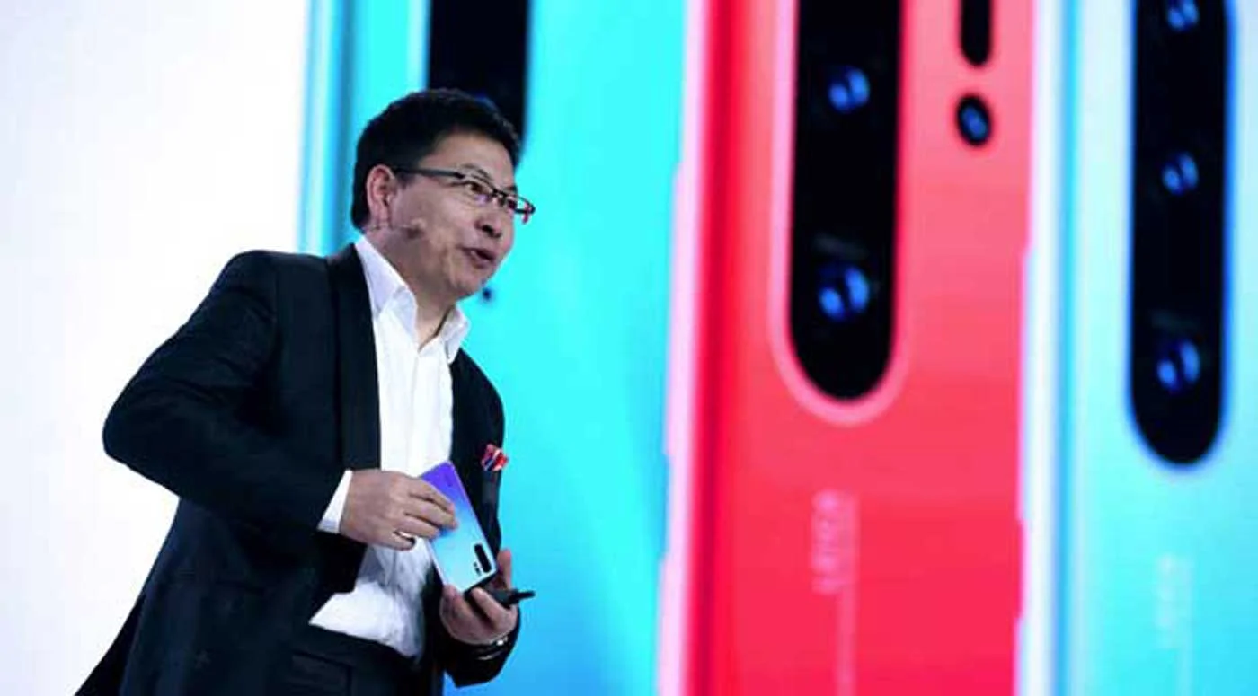 Richard Yu, PDG du groupe entreprises grand public de Huawei lors du lancement de la P30 Pro.