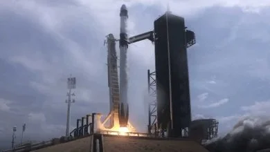 SpaceX envoie des astronautes de la NASA dans un voyage historique à la station spatiale