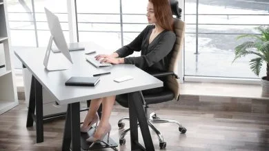 Bonne posture : comment s'asseoir correctement devant un ordinateur