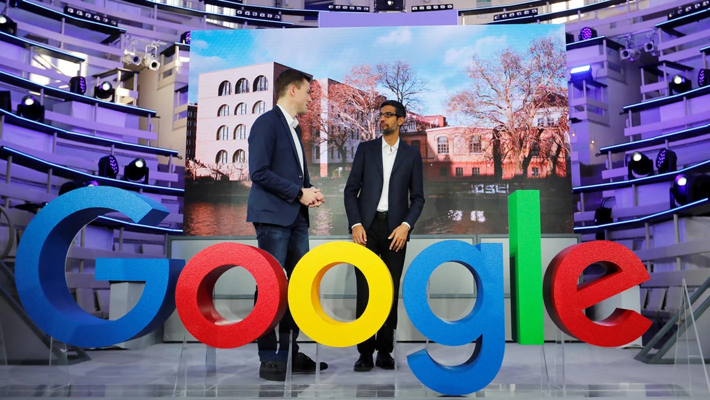 Sundar Pichai, le PDG de Google, et Philipp Justus, vice-président de Google pour l'Europe centrale, à Berlin, en Allemagne, le 22 janvier 2019.