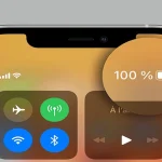 Capture d'écran d'un iPhone affichant le pourcentage de batterie à 100 % dans le Centre de contrôle.