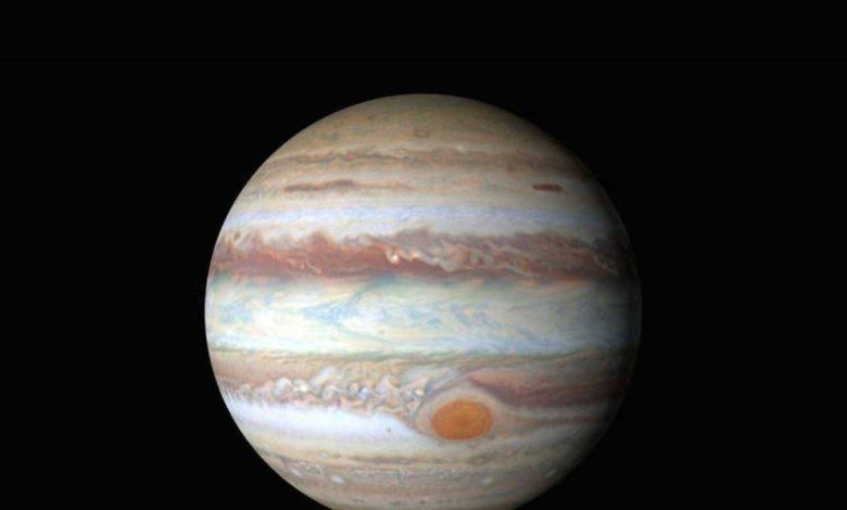 Voici à quoi ressemblent Jupiter et Ganymède d'un gros plan capturé par la sonde spatiale Juno