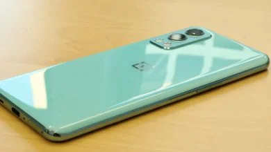 OnePlus Nord 2 : le travail est très bien fait. L'avant et l'arrière sont protégés par le verre Corning Gorilla Glass.