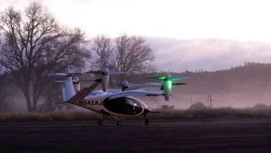 Photo fournie par Joby Aviation montrant l'avion à décollage et atterrissage vertical électrique (eVTOL) sur la base de vol électrique de la société près de Big Sur, en Californie (États-Unis).