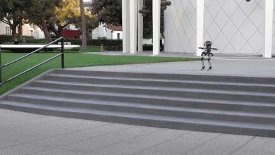 LEO, le robot bipède qui peut marcher, faire du skateboard et voler