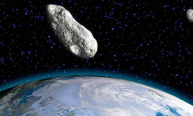 Photo de l'espace avec un astéroïde proche de la Terre.