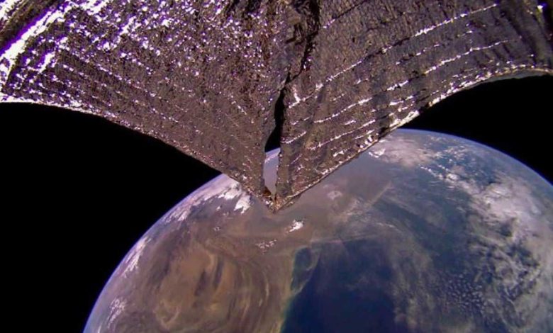 Un satellite fonctionnant à l'énergie solaire a terminé sa mission de 30 mois.