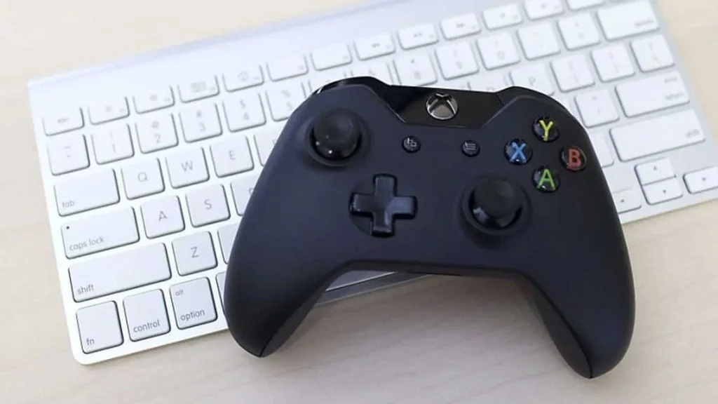 Manette de Xbox connectée à un iMac