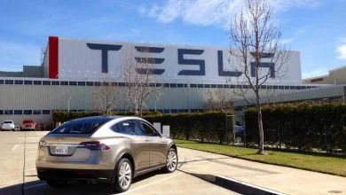 Tesla poursuit un ancien employé pour avoir prétendument volé les secrets de son superordinateur.