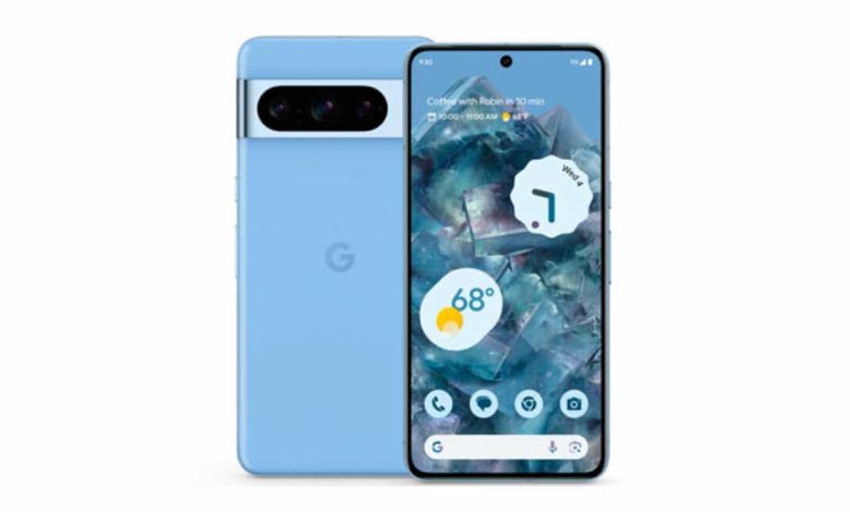 Un smartphone Google Pixel 8 Pro bleu, affiché de face et de dos, montrant son écran d'accueil et son design élégant.