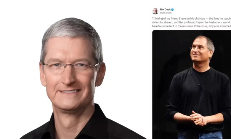 Tim Cook, PDG d'Apple, se souvient de Steve Jobs avec un hommage sur les réseaux sociaux, illustré par une photo de Jobs sur scène.