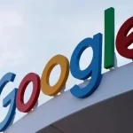 Le logo de Google en lettres colorées sur un bâtiment, symbolisant l’entreprise technologique mondiale.