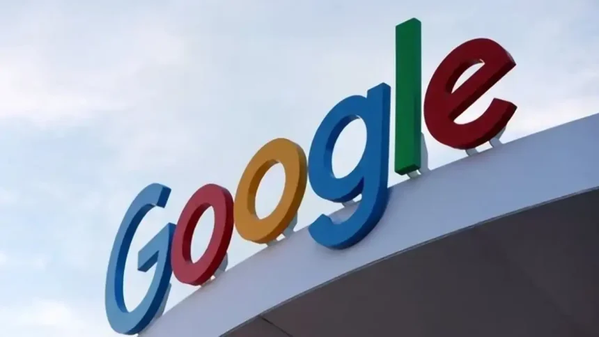 Le logo de Google en lettres colorées sur un bâtiment, symbolisant l’entreprise technologique mondiale.