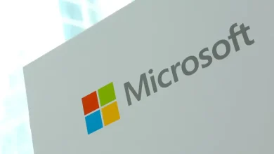 Logo de Microsoft sur un fond clair, illustrant la marque et son engagement dans l'éducation technologique.