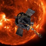 La sonde Parker de la NASA s’approchant de la surface du Soleil, capturée sur fond d’éruptions solaires intenses.