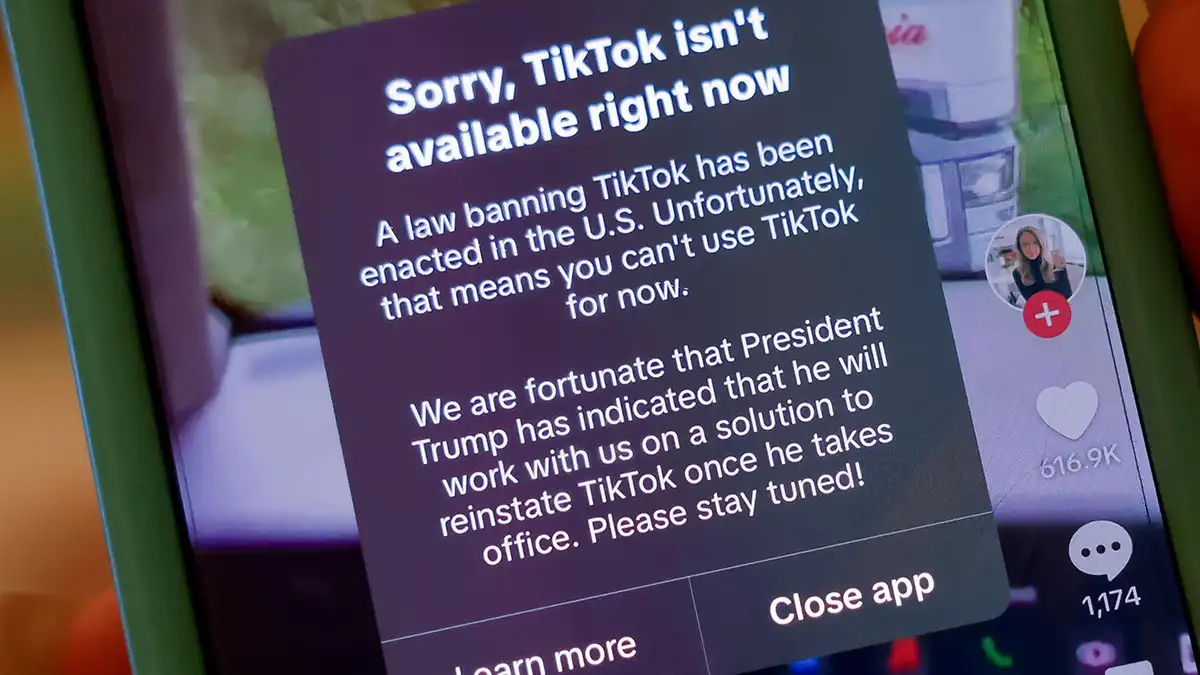 Capture d'écran message TikTok : application bloquée aux USA, retour espéré avec Trump.