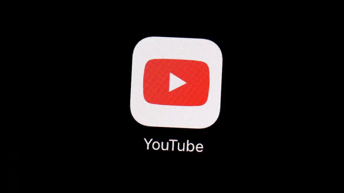 Icône application YouTube sur fond noir.