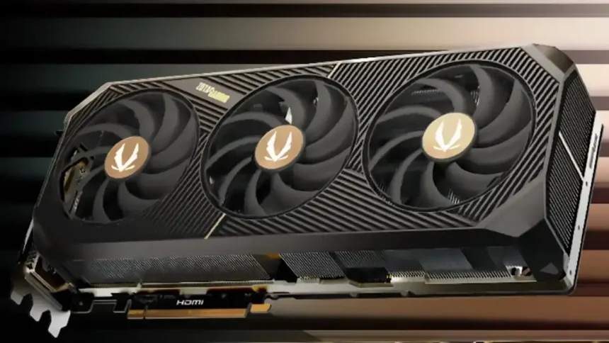 Carte graphique Zotac GeForce RTX 5090, vue de trois quarts, montrant les ventilateurs et le connecteur HDMI.